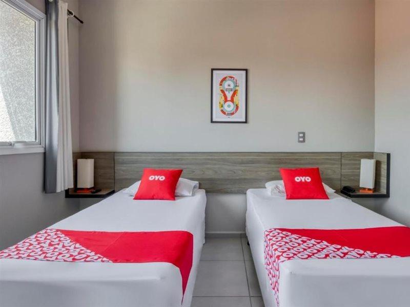 Oyo I-hotel,